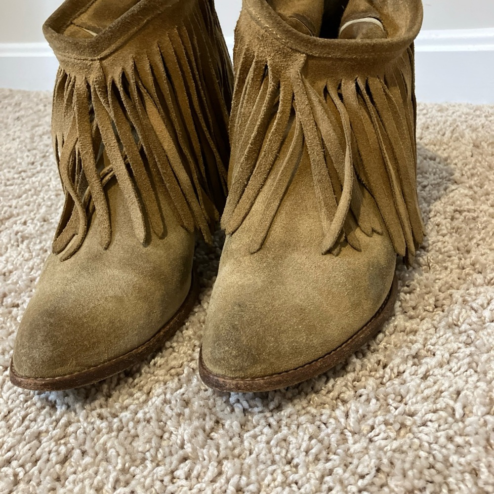 FRYE Womens Size 9B Distressed Tan Suede Fringe Heeled Ankle Boots Bootie - Picture 5 of 8